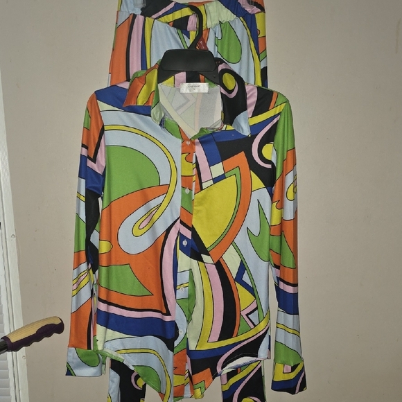 Vibrant Abstract Pattern Button-Up Shirt - Picture 3 of 7